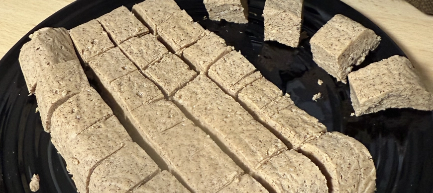 Un turrón de 10 con Thermomix®: turrón proteico de almendras